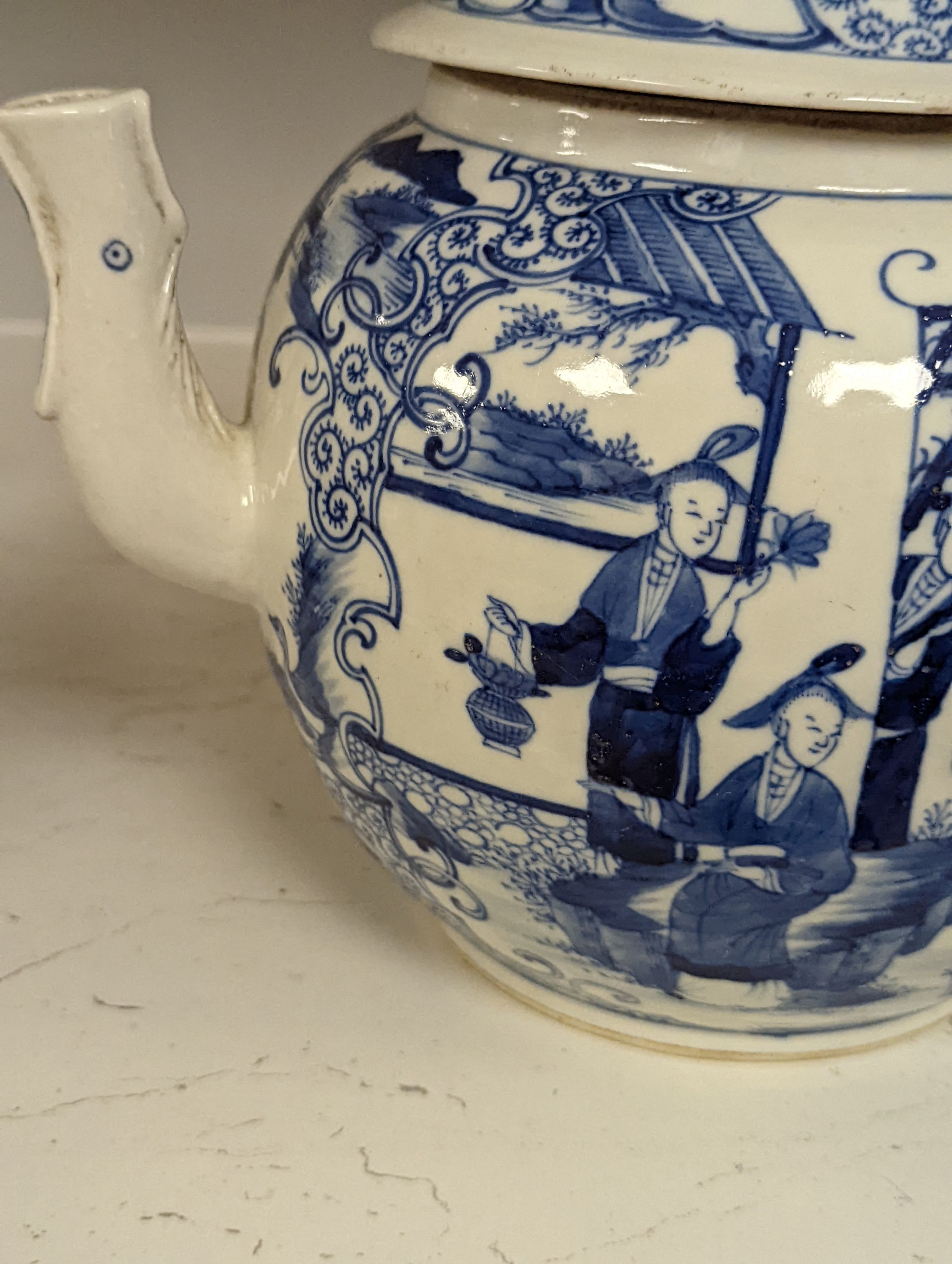 A large Chinese blue and white wine pot, 20cm